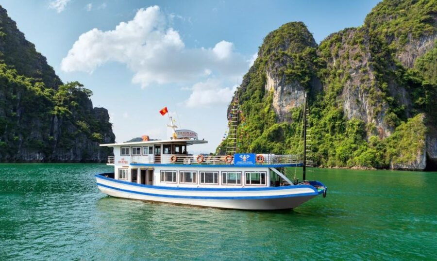 Halong Bay Deluxe Cruise 6 Hours Trip, Lunch, Kayaking, Swim