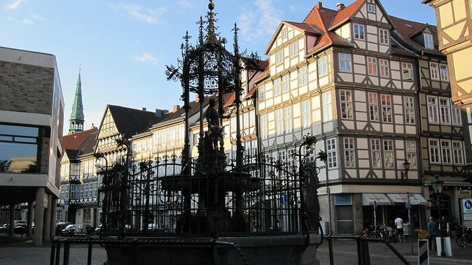 Hanover Private Walking Tour With A Professional Guide - Good To Know