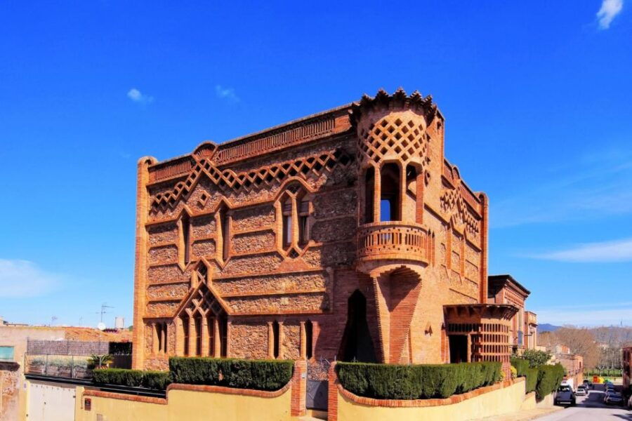 Highlights Guided Visit to the Crypt and the Colonia Güell - Good To Know