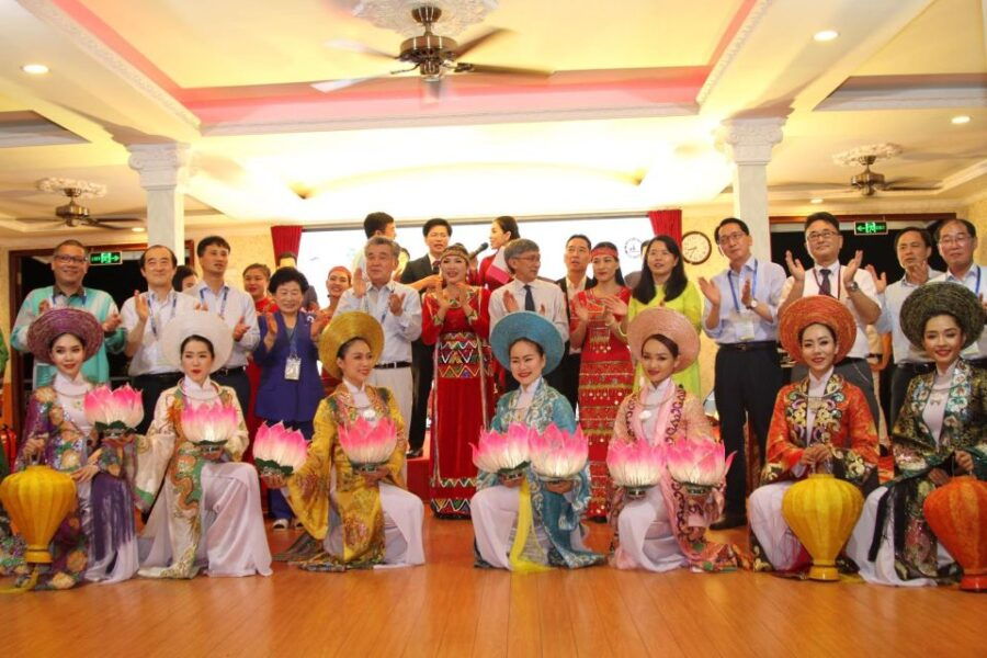 Ho Chi Minh City: Saigon River Buffet Dinner Cruise