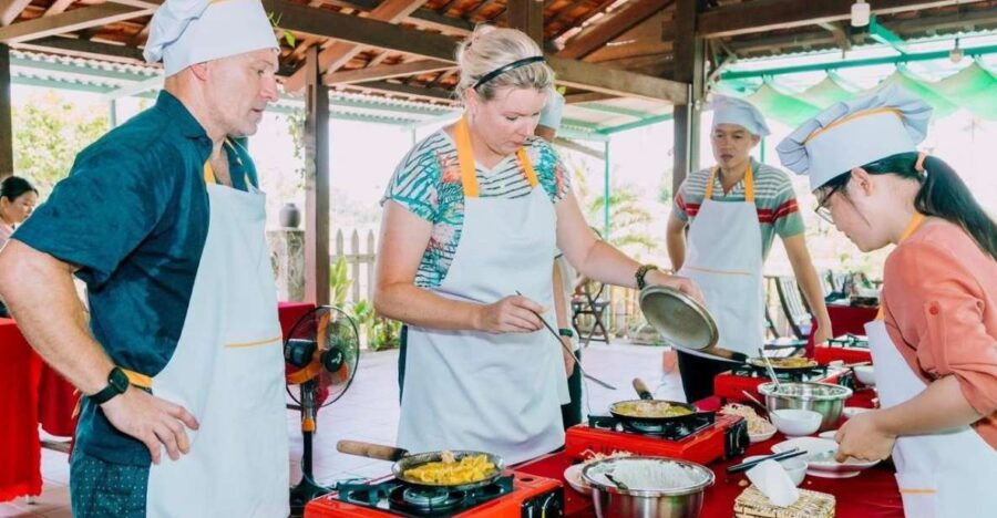 Hoi An/DaNang: Vegetarian Cooking Class & Basket Boat Ride