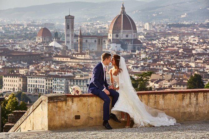 Honeymooners Florence Tour With Professional Photographer and Driver