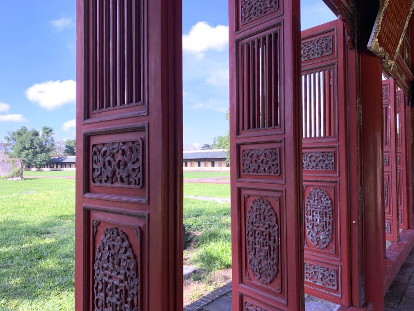 Hue: City Highlights and Craft Villages Tour With Lunch