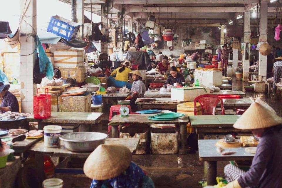 Hue: Vietnamese Cooking Class in Local Home & Market Trip