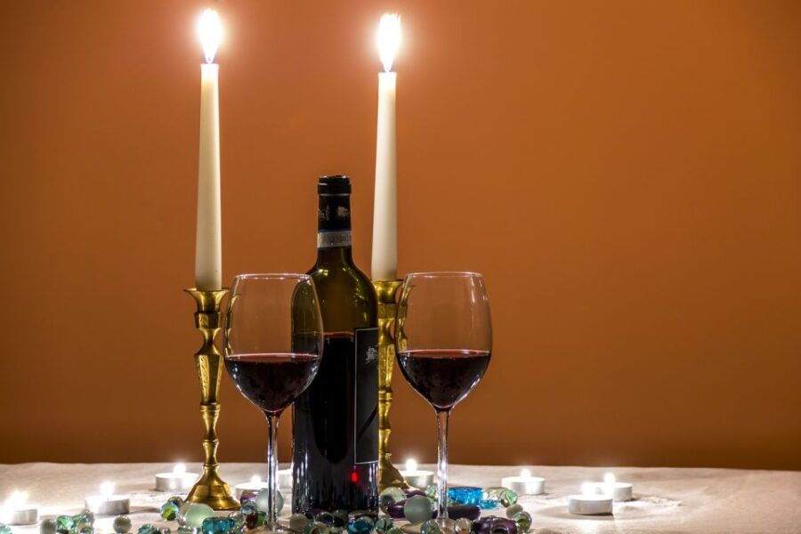 Interactive Ghost Tour With a Horror Light Candle Dinner - Good To Know