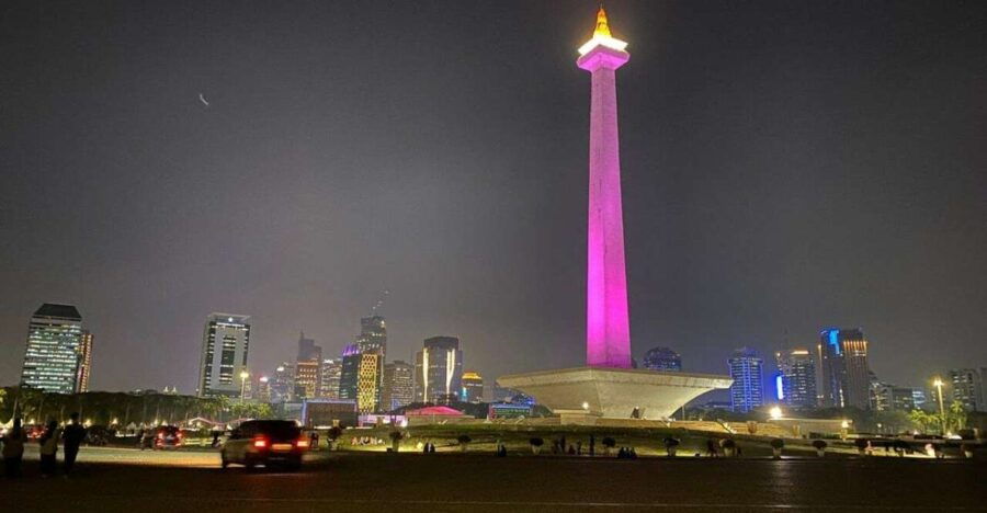 Jakarta Night Tour: Guided Sightseeing & Street Food Tour - Experience Highlights