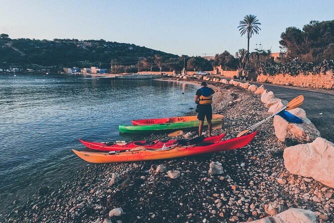 Kayak Tour Golden Hour at St Pauls Island 2 Hours 30 Minutes - Good To Know