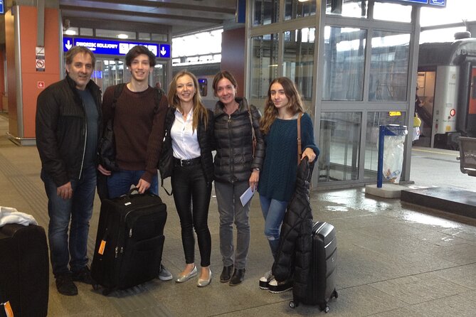 Krakow Airport Private VIP Round-trip Transfer by Mercedes Limousine - Good To Know