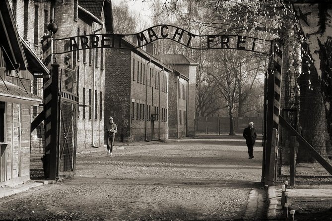 Krakow and Auschwitz – Full Day Tour From Warsaw by Private Car