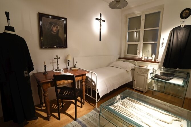 Krakow: Pope John Paul II History: Guided Tour - Home & Sanctuary - Tour Details and Inclusions