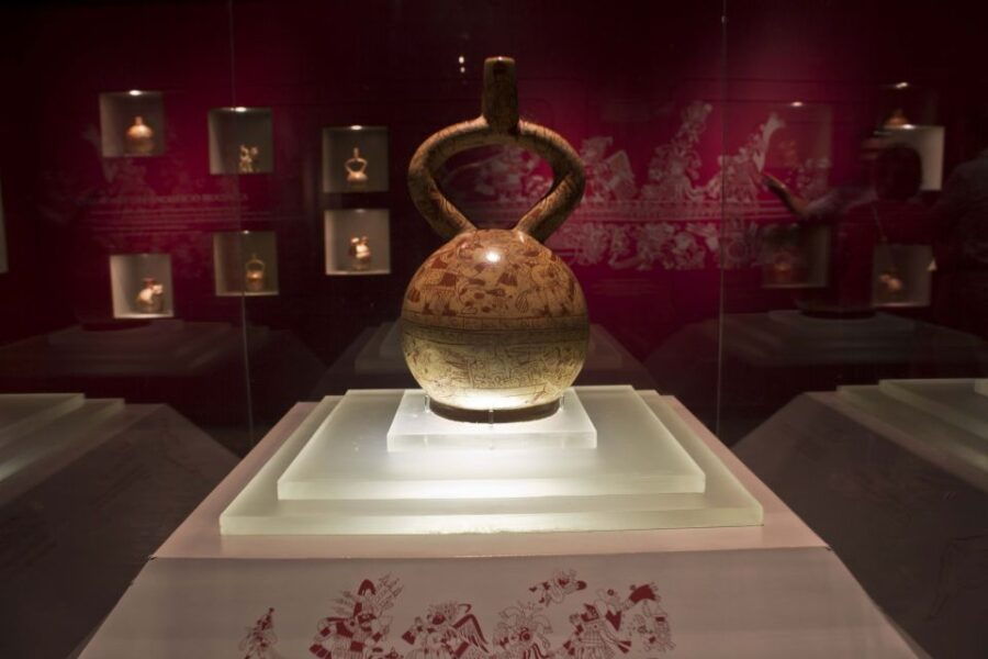 Lima: Half-Day Colonial Lima and Larco Museum Tour
