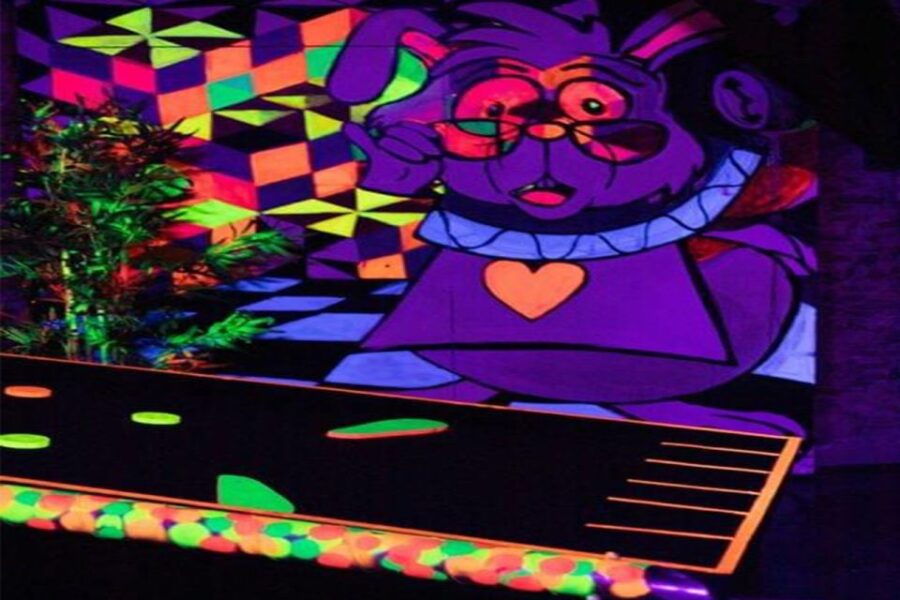 Lisbon: 18-Hole Indoor Minigolf Ticket With Bar Area - Ticket Details