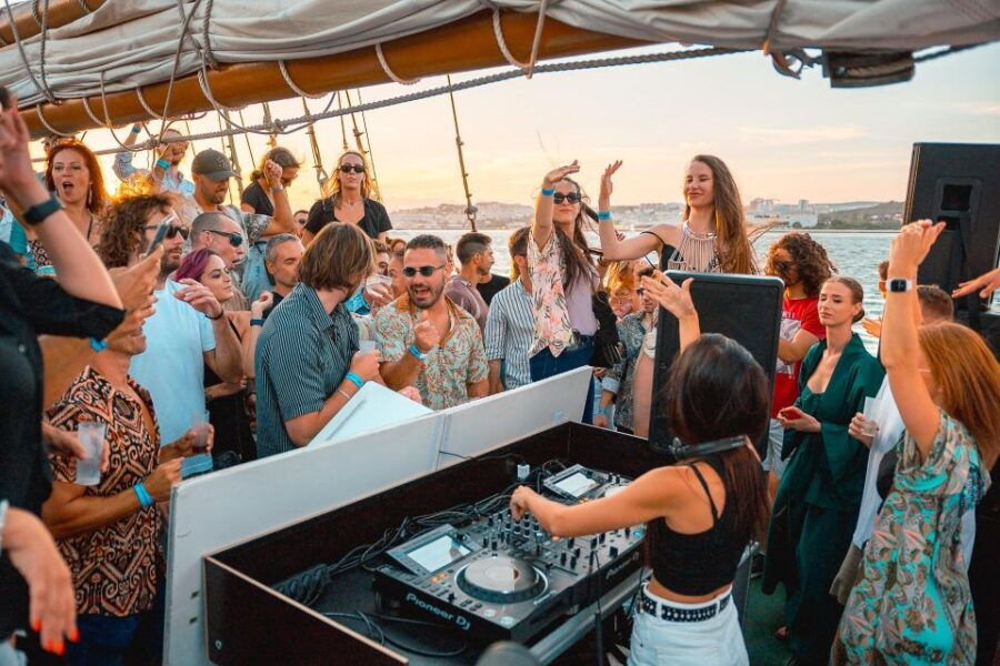 Lisbon Day Boat Party With Live DJ - Good To Know