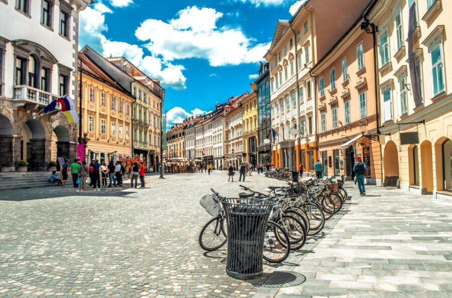 Ljubljana: Private City Walking Tour With Food Tasting
