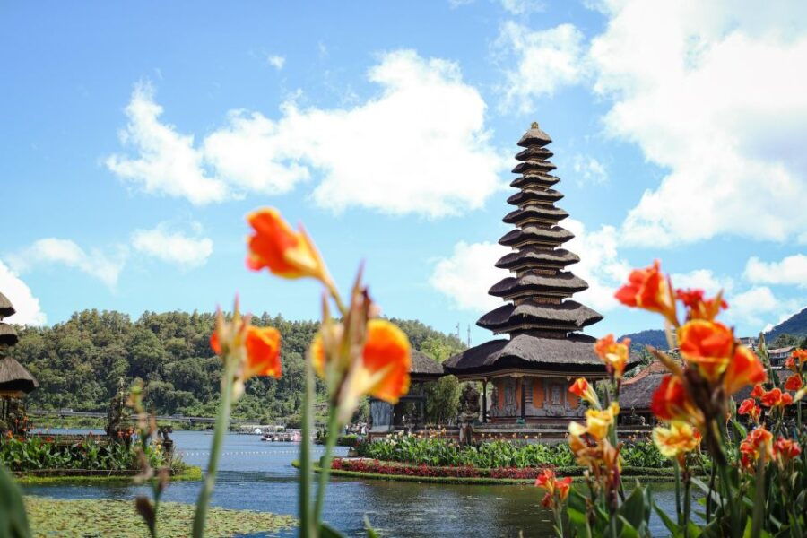 Lovina: Sunrise Dolphins Tour, Waterfall, Ulun Danu Beratan