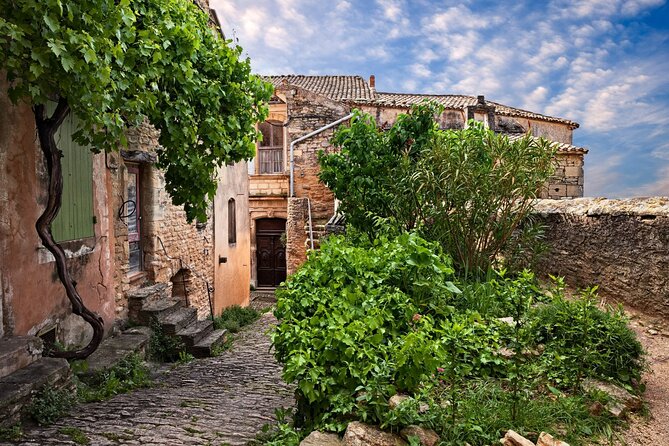 Luberon Villages Full Day Trip From Aix - Explore Gordes, the Jewel of Luberon