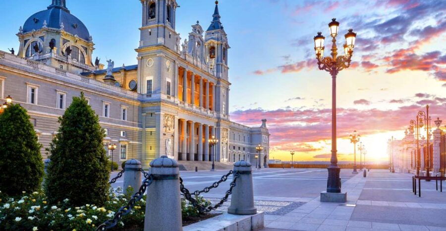 Madrid Old Town Highlights Self-Guided Scavenger Hunt & Tour - Good To Know