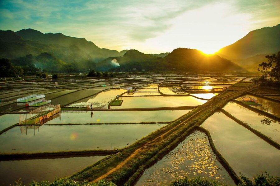 Mai Chau Day Trip Getaway With Transfer, Lunch and Cycling