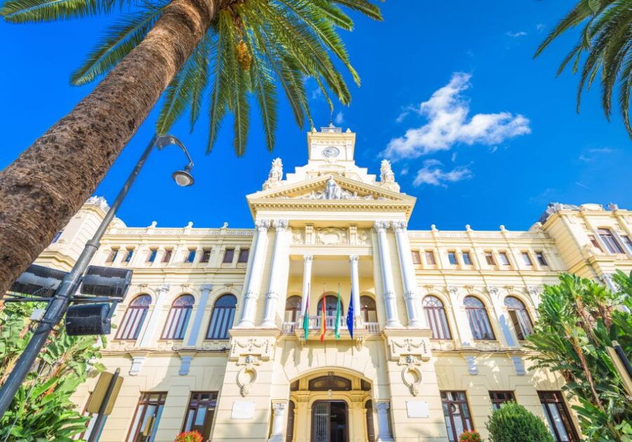 Malaga: Self-Guided Scavenger Hunt and Sightseeing Tour