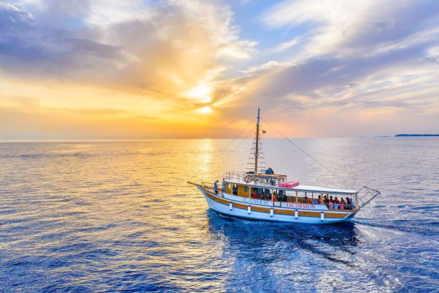 Medulin: Sunset Archipelago and Dolphin Cruise With Dinner - Good To Know