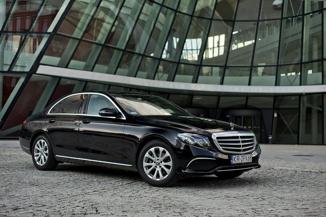 Mercedes E Class Black Cab Kraków - Location and Accessibility