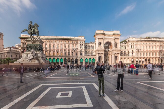 Milan Tour Old Town, Sforza Castle, Duomo, Galleria Vittorio - Tour Starting Point and Guide Location