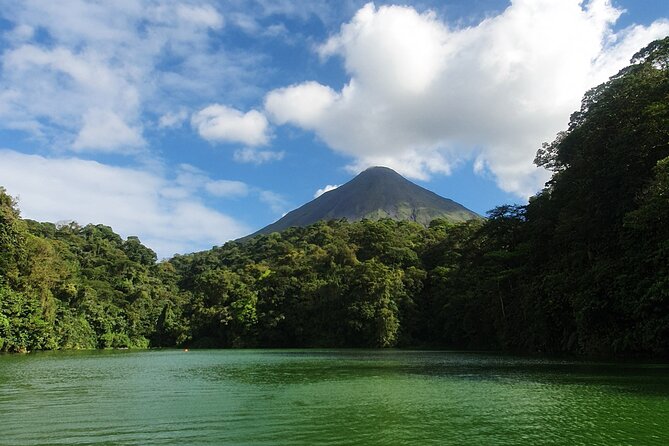 Morning Guided Hiking Tour to Arenal Volcano With Lunch