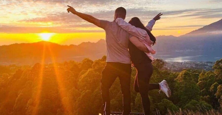 Mount Batur: Guided 4WD Jeep Sunrise & Natural Hot Spring - Light Breakfast With Bali Sunrise