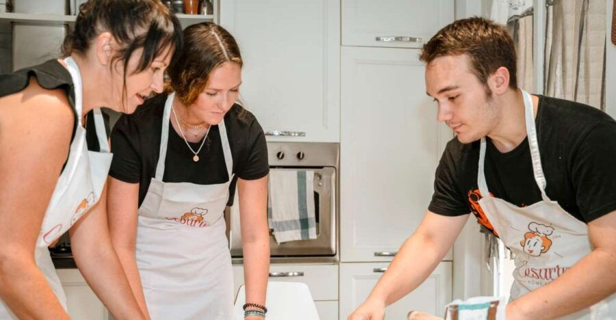 Naples: Small Group Pasta and Tiramisu Class