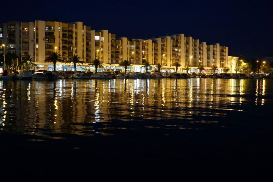 Night Cruise Around City With Unlimited Sparkling Wine - Good To Know
