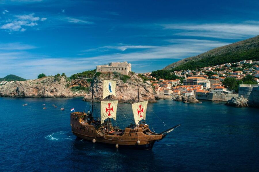 Old Town Galleon Panoramic Cruise With a Live Show - Good To Know