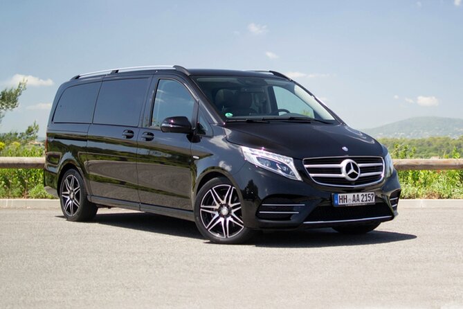 One Way: Warsaw Modlin Airport to Warsaw or Vise Versa - Drop-off and Pick-up Points