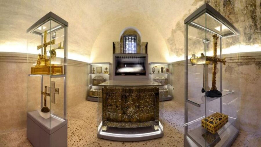 Oviedo: Guided Tour to the Cathedral With Tickets - Good To Know