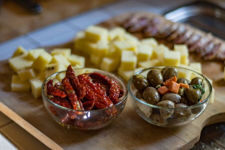 Palazzolo Acreide: Truffle Hunt With 3-Course Meal and Wine