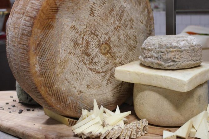 Pienza: Pecorino Cheese Tour and Tasting in a Farm - Tour Overview