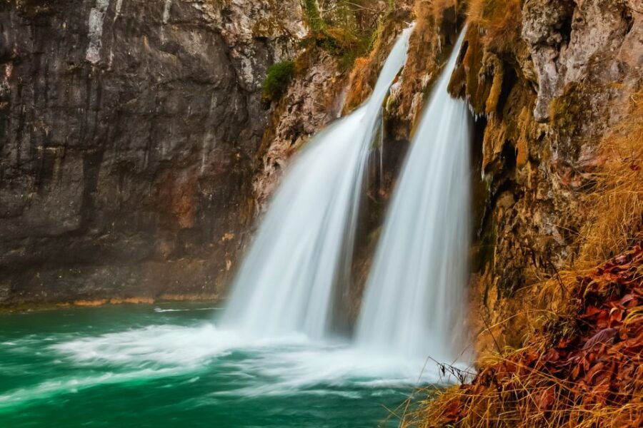 Plitvice Lakes: Guided Walking Tour and Boat Ride