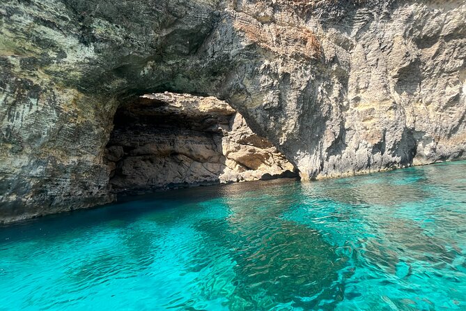 Private Boat Charter: Gozo, Comino, Blue Lagoon, Crysral Lagoon (Mar )
