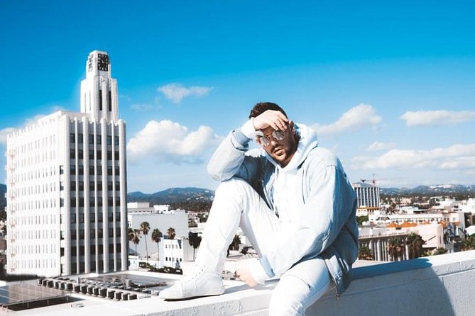 Private Photo Session With a Local Photographer in Valletta - Pricing and Booking Details