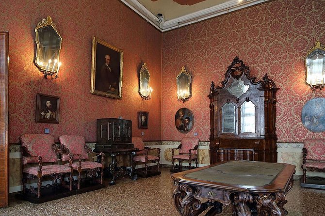 Private Tour: Fabrics and Perfumes - Good To Know