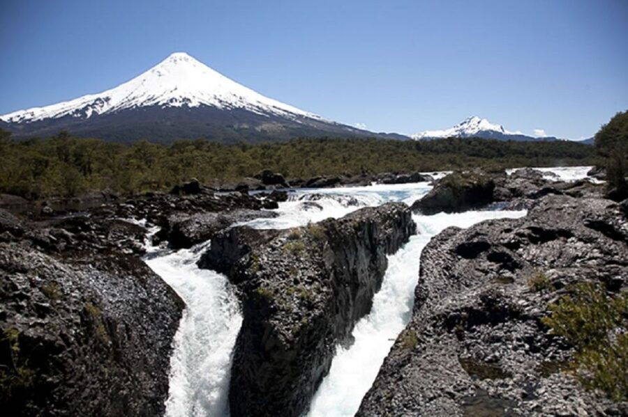Puerto Varas: Osorno Volcano & Petrohué Waterfalls Day Trip
