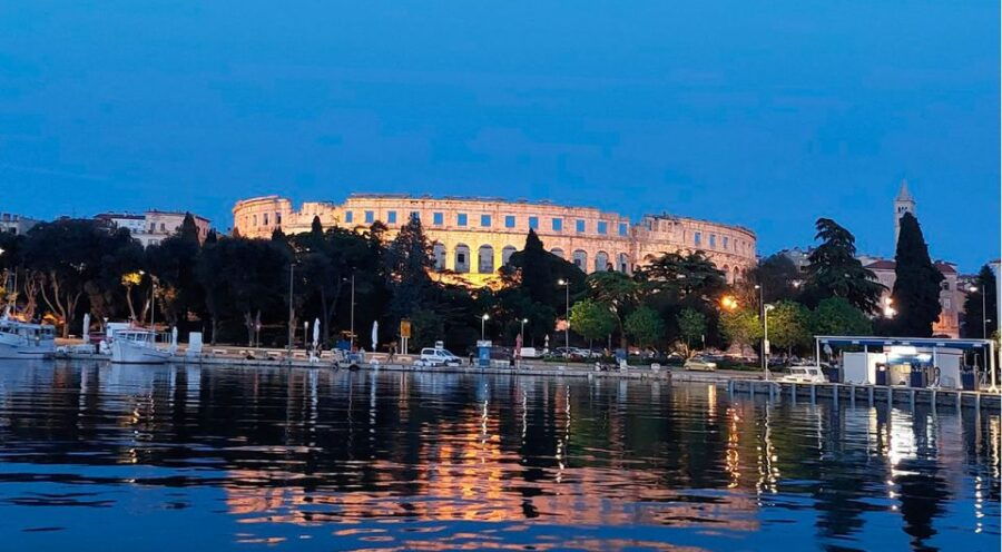 Pula: Harbor Cruise With Unlimited Drinks