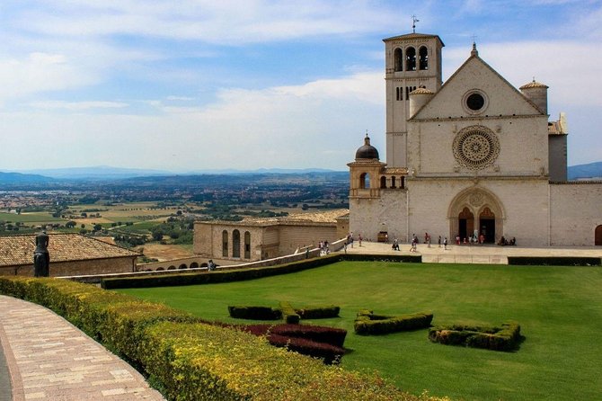 Religious Tuscany and Umbria With Lunch&Winetasting Full Day From Florence - Good To Know