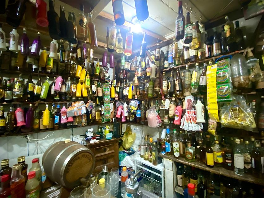 Rio: Pub Crawl in Lapa With Cachaça Tasting and Live Samba