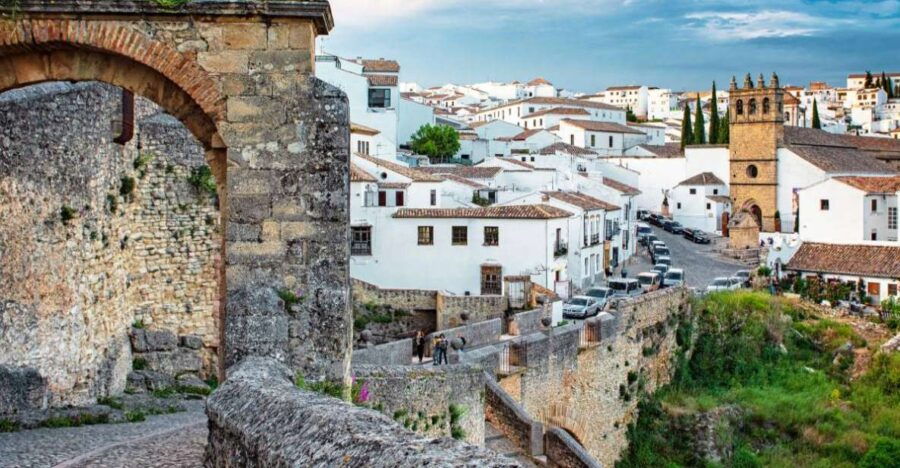 Ronda: Audio Guide Walking Tour With Puente Nuevo and Viejo