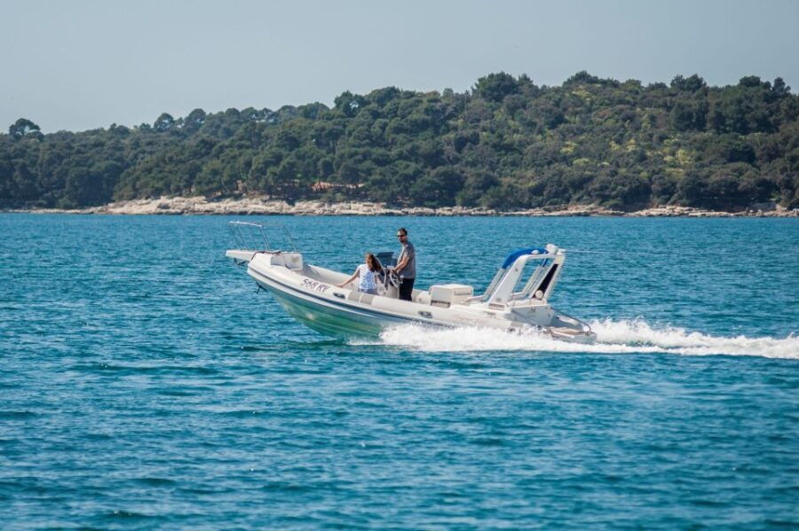 Rovinj: Red Island and Pirate Cave Speedboat Tour