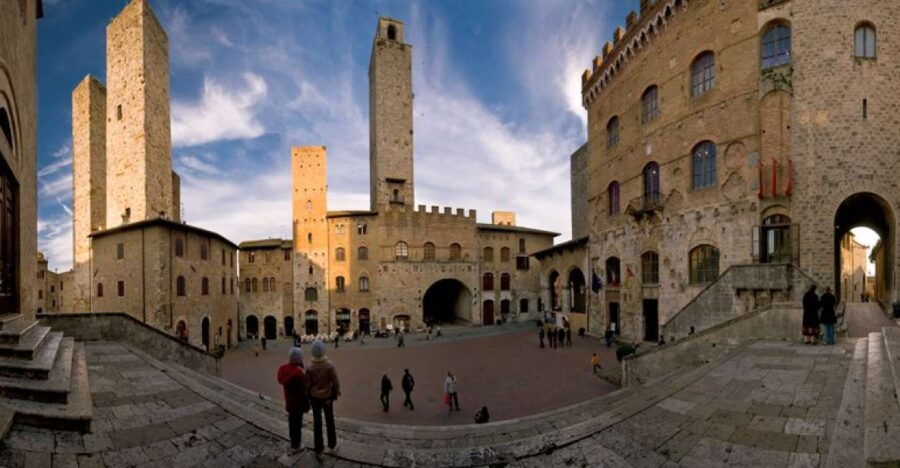 San Gimignano and Volterra: Day Tour From Siena