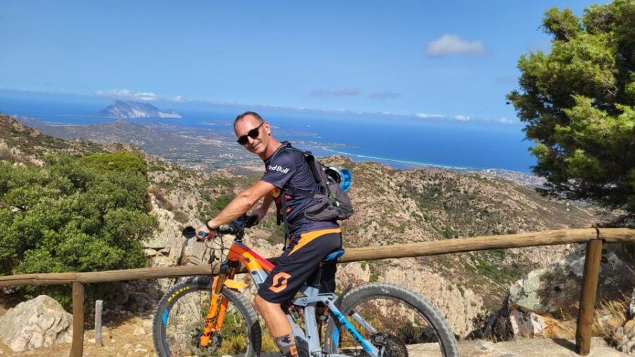 San Teodoro: Guided E-Bike Tour