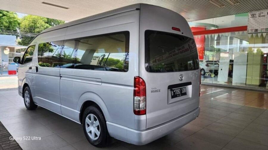 Semarang : Private Car Charter With Driver in Group by Van