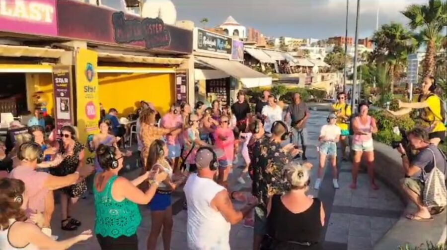 Silent Disco Walking Tour “Mister Sister Show Bar” Fanabe