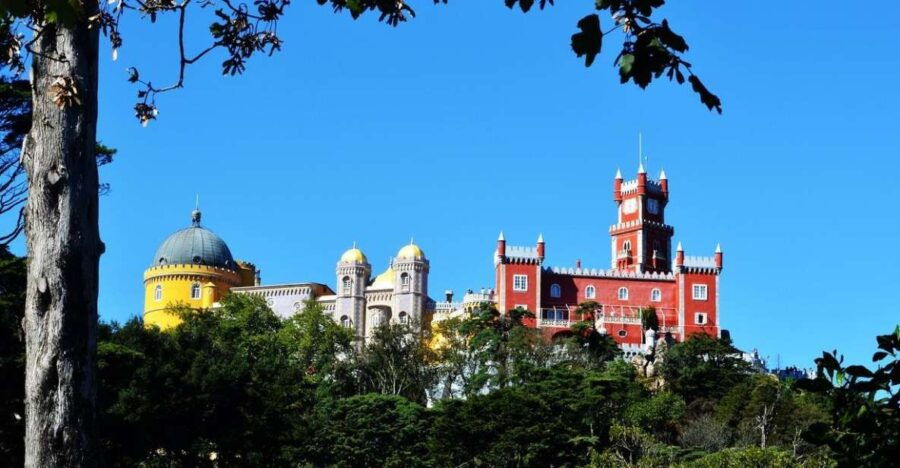 Sintra:1 Hour Tuk Tuk Experience to Pena Palace(3 Monuments) - Good To Know